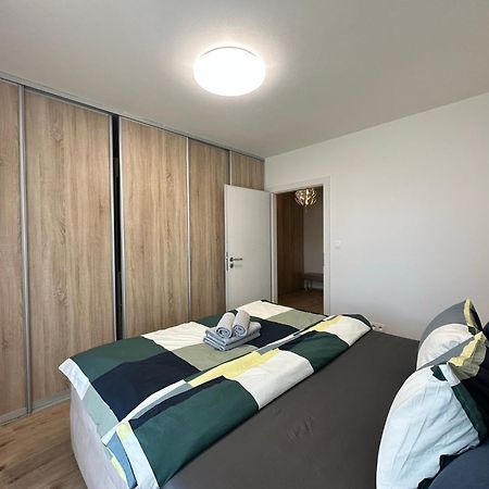 Novozariadeny Apartman Pri Starom Moste Pressburg Exterior foto